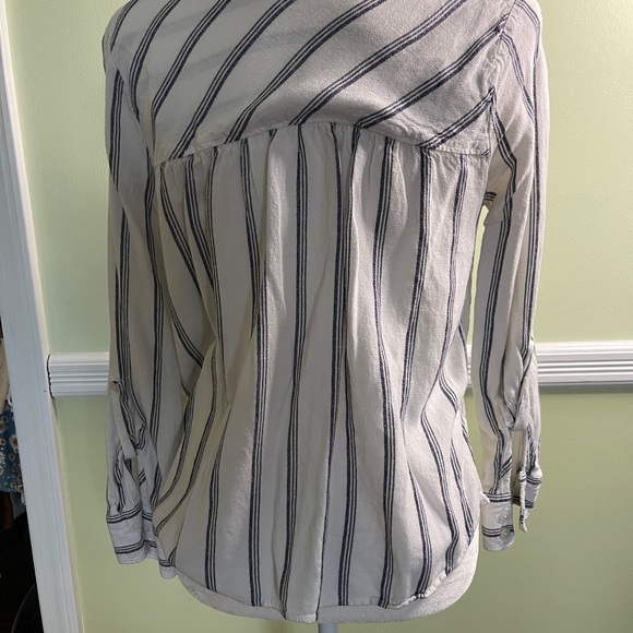 Button-down blouse with tie - Picture 5 of 6